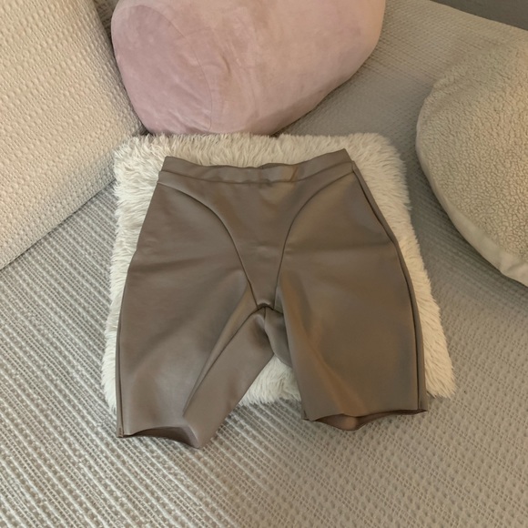 Skims Faux Leather Set - Picture 4 of 12